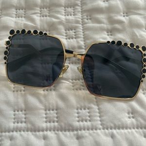 Big framed sunglasses